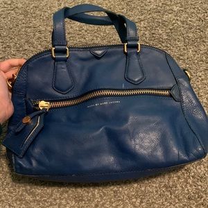 marc jacobs body bag or hand bag
